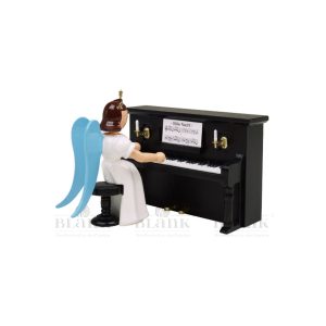 Blank Faltenlangrock am Klavier, farbig