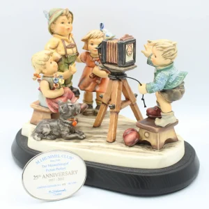 Goebel Hummel Porzellan Figur “Der Meisterfotograf” Hum 2100