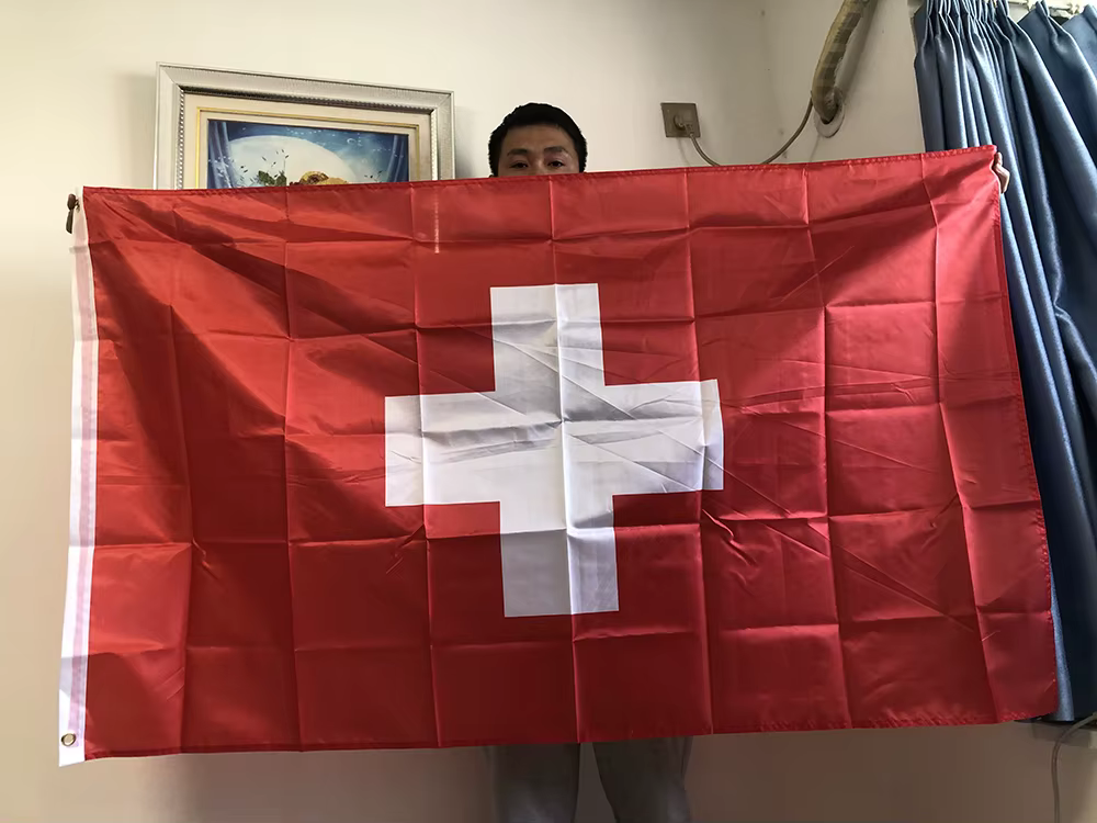 Schweizer Flagge 3*5 Fuß aus Polyester, kostenloser Versand, ideal zum Aufhängen – Himmel Flagge für den perfekten Schweizer Stolz