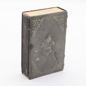 Streichholzhalter aus Zinn mit Lilie Blume verziert Vintage alt