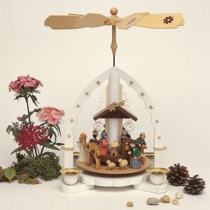 Pyramide Krippe mit Königen / weiß