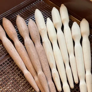 Pikierstab Betonica – helles Holz, handgemacht