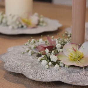 Kerzenteller Blume grau inkl. Magnet und Stabkerze